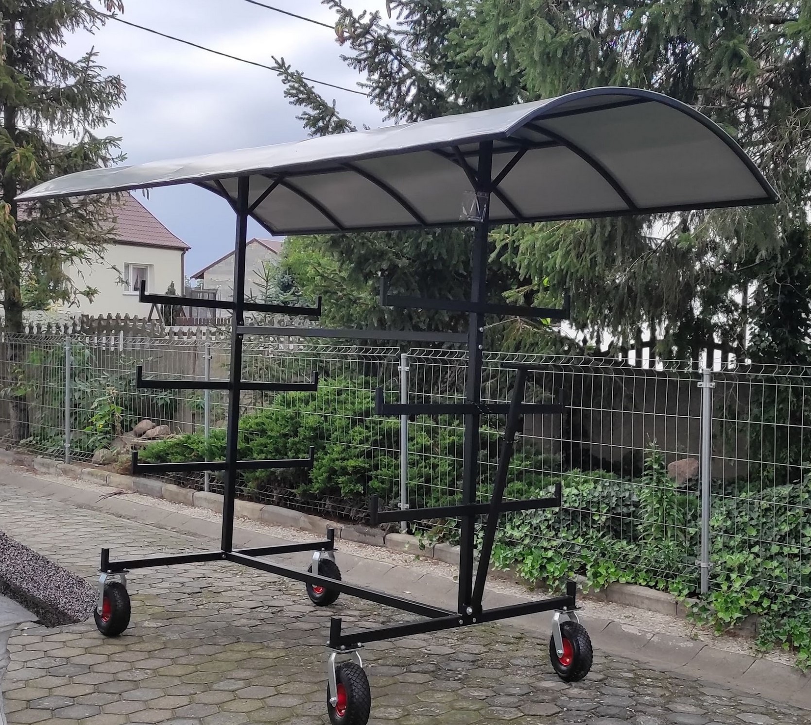 Mobilny stojak na drągi